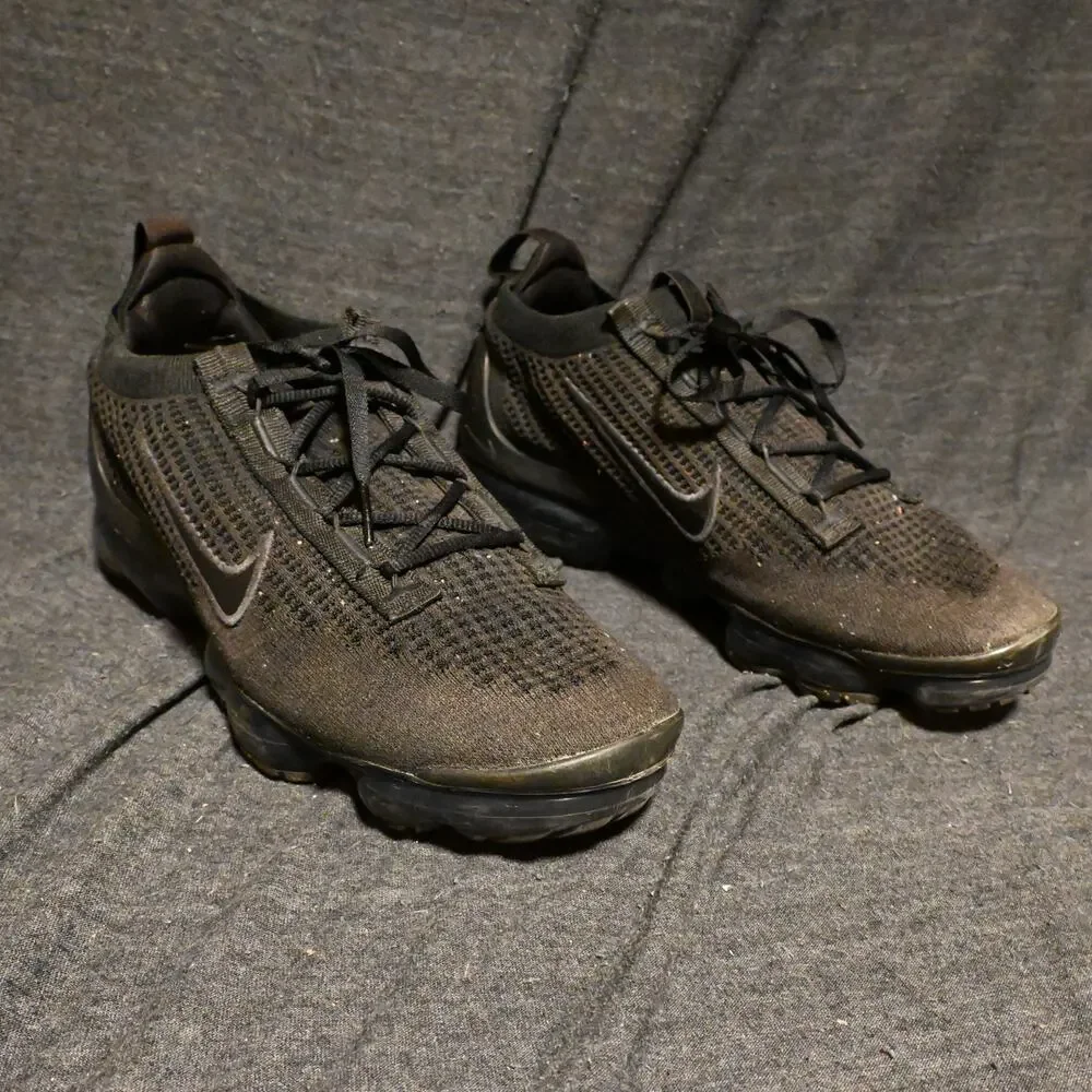 Nike Air Men's 9.5 VaporMax Flyknit 2021 Sneakers Triple Black Anthracite Shoes